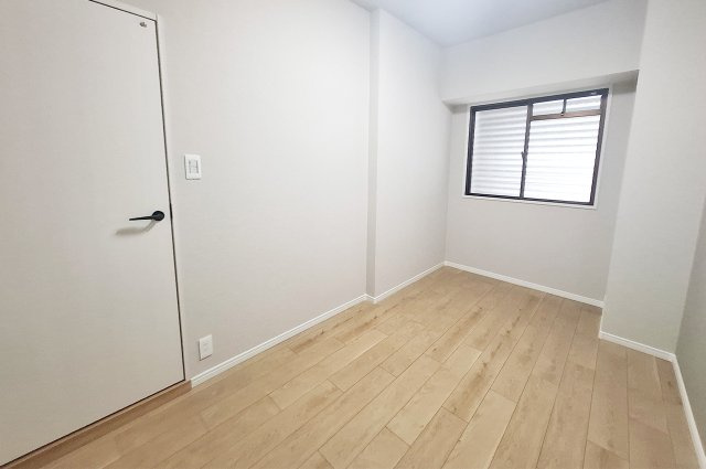 朝日プラザ南大阪ターミナル・シティの洋室|洋室1：クロスやフローリングを貼替えるなどリフォーム済み。