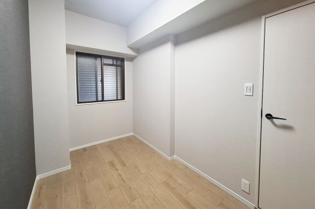 朝日プラザ南大阪ターミナル・シティの子供部屋|洋室2：クロスやフローリングを貼替えるなどリフォーム済み。