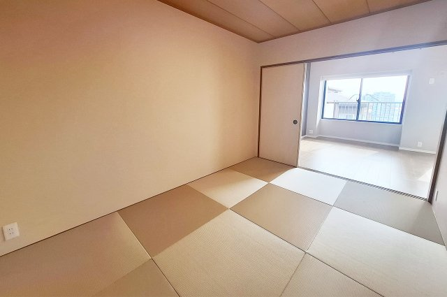 朝日プラザ南大阪ターミナル・シティの和室|和室：襖を開ければLDKとの一体利用も可能。