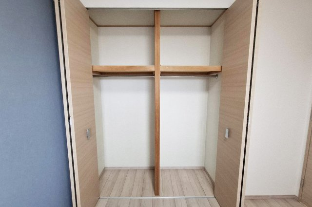 グランアッシュ天美駅前の収納|洋室2クローゼット