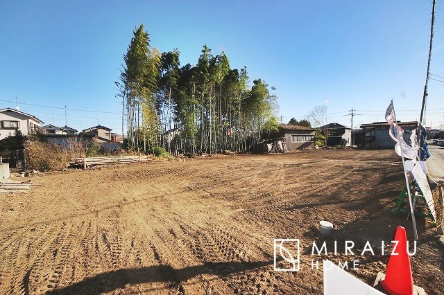 【外観】 | 青く澄み渡った綺麗な空と、陽の光をたっぷりと受ける、そんな新築住宅で新生活をスタートしてみませんか？見学・ご相談等、ミライズホーム(株)までお気軽にご連絡下さい♪
