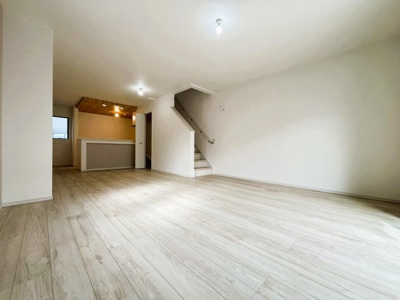 【居間・リビング】 | 大和市上和田5期 | 19.2帖の広々LDKは、家族みんなが過ごせる心地よさ。ダイニングとリビングをつなげた開放的な空間で