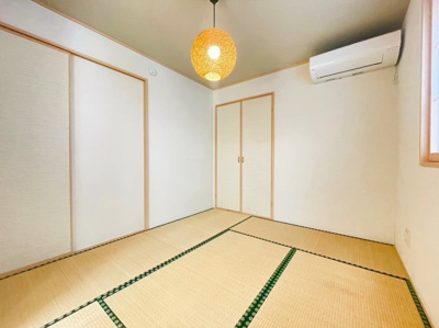 【和室】 | 綾瀬市綾西 | リビング横の和室はお子様を遊ばせられるスペースやゲストルームにぴったりです♪洋風畳のため、おしゃれな