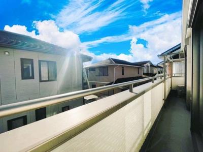 【バルコニー】 | 綾瀬市綾西 | 朝の澄んだ空気や、夕方に吹く清々しい風を五感で感じられるバルコニーです♪住まいの中でも本当の自然を感