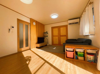 【居間・リビング】 | 綾瀬市綾西 | 開放感とデザインの共存、我が家の室内を華やかに演出してくれる見事な空間です。時には家族の笑い声がこだ