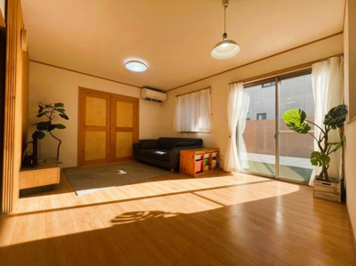 【居間・リビング】 | 綾瀬市綾西 | 通風・採光にも優れ、心地よい光と風が溢れています。 贅沢といえるほどの豊かな居住性が魅力的♪新築の木