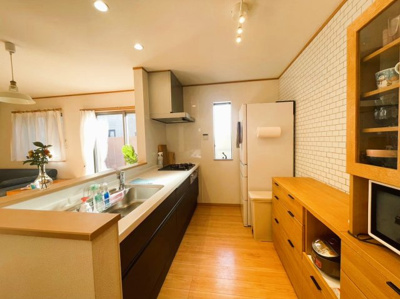 【キッチン】 | 綾瀬市綾西 | 調理スペースが広くお料理しやすい仕様になっています♪シンクも大きめなので洗い物もスムーズですね☆ご家
