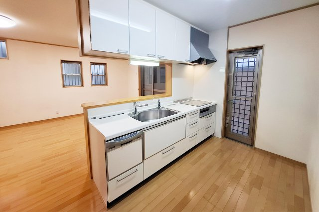 堺市中区深井中町のキッチン|キッチン：火を使わず安全でお手入れしやすいIHコンロのキッチンです。