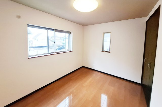 堺市中区東山の子供部屋|洋室4：クロスを貼替えるなどリフォーム済み。