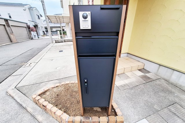 堺市中区東山の設備|不在時でも荷物を受け取れる便利な宅配ボックス付き機能門柱を新調。