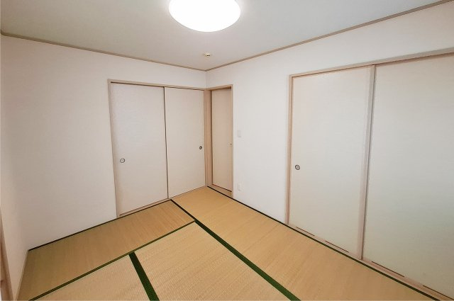 堺市中区上之の和室|和室：LDKと廊下から出入りできる2way動線。