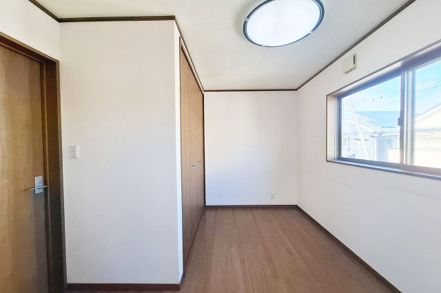 和泉市舞町の子供部屋|洋室2