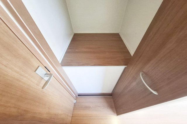 和泉市舞町の収納|2Fホール：吊物入