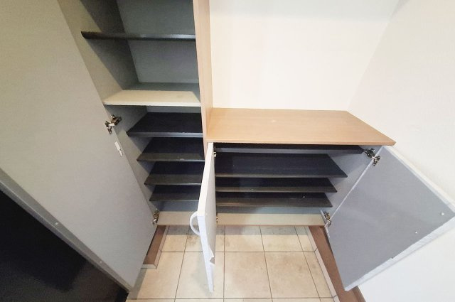 和泉市舞町の玄関|玄関：下駄箱