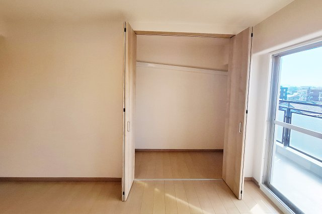 堺東グリーンハイツの収納|洋室3クローゼット：新調済み。