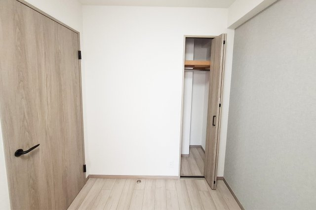 ユニライフ泉北深井駅前の収納|洋室1クローゼット