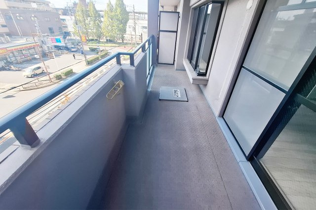 ユニライフ泉北深井駅前のバルコニー|バルコニー：LDK側