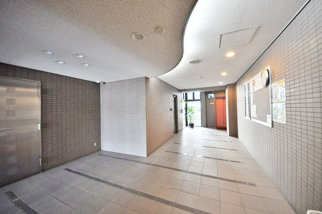 ユニライフ泉北深井駅前のエントランス|エントランスホール