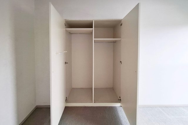 ローレルスクエア和泉中央A棟(11号棟）の収納|洋室3クローゼット