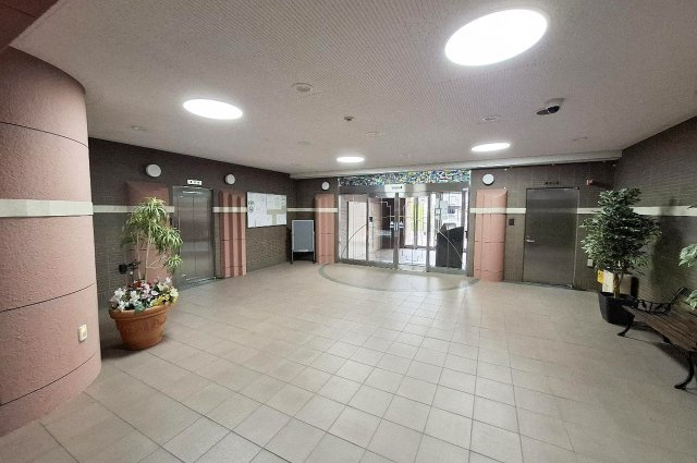 ライオンズマンション上野芝ガーデンシティのエントランス|エントランスホール