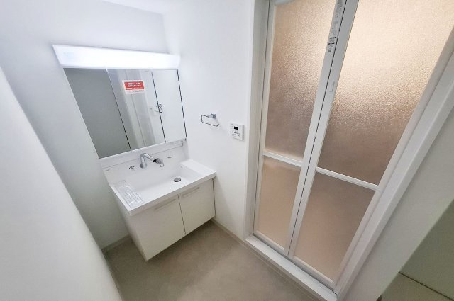 朝日プラザシティ・サザンパーク四番街の独立洗面台|洗面室