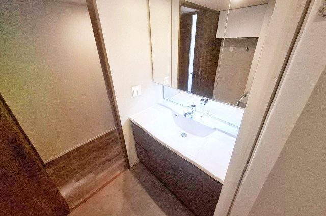 グランクラッセ上野芝向ヶ丘の独立洗面台|洗面室