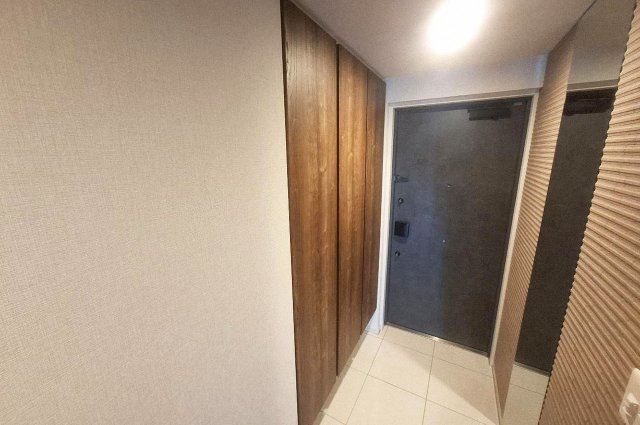 グランクラッセ上野芝向ヶ丘の玄関|玄関。トールタイプで大容量の下駄箱付きです。