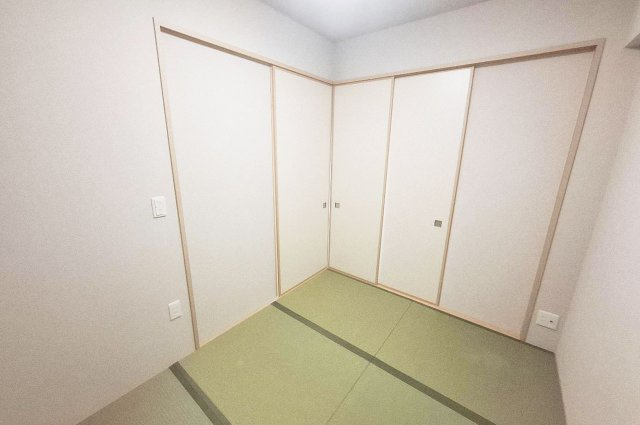 グランクラッセ上野芝向ヶ丘の和室|和室約4.5帖。リビングの一部としてもご利用可能です。