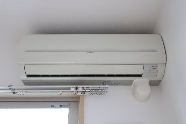 ピアッツァレント八木西の設備|洋室6帖のエアコン