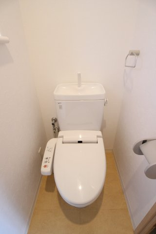 ピアッツァレント八木西のトイレ|温水洗浄便座付きトイレ