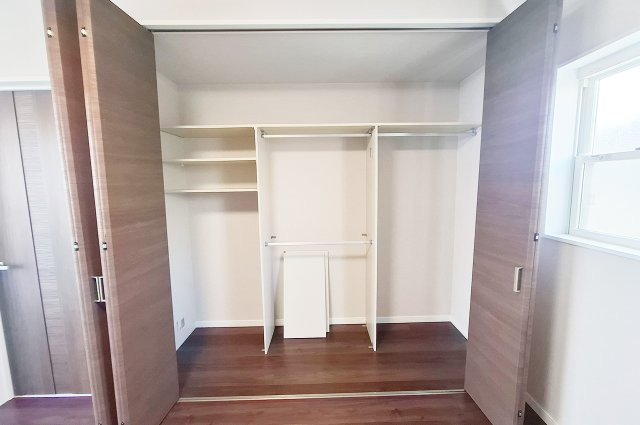 堺市南区美木多上の収納|洋室1クローゼット