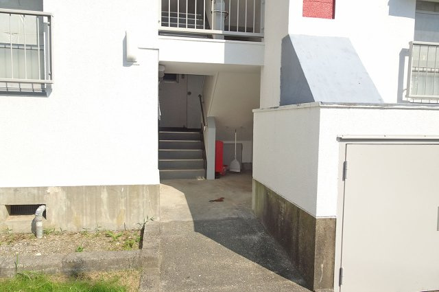 泉北茶山台第1次住宅11号棟のエントランス|エントランス