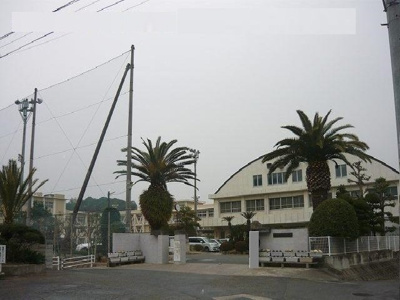 【周辺】 | サンライズ砂子 | 今治市立西中学校まで550m