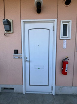 収納もある玄関です