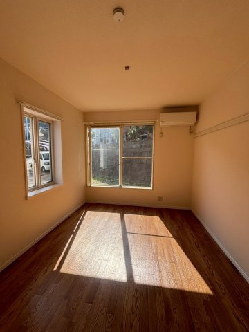 ゆったり過ごせる居間です