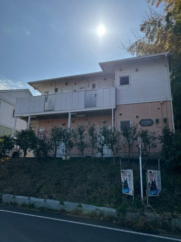 落ち着いた雰囲気の外観です