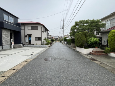 【前面道路含む現地写真】 | 星和台１丁目　新築戸建 | 閑静な住宅街でゆったりとした生活をお送りください。