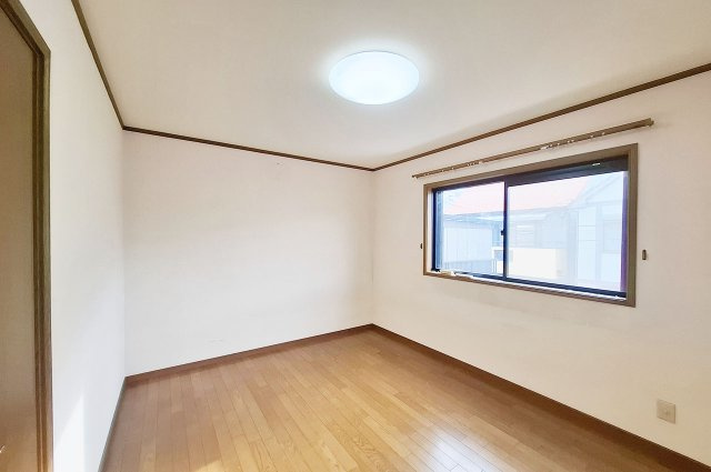 泉大津市下条町の寝室|洋室2