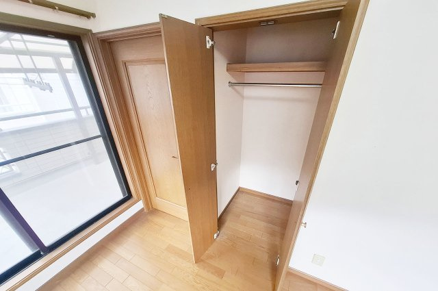 泉大津市下条町の収納|洋室2クローゼット