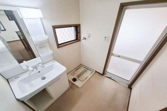 泉大津市下条町の独立洗面台|洗面室