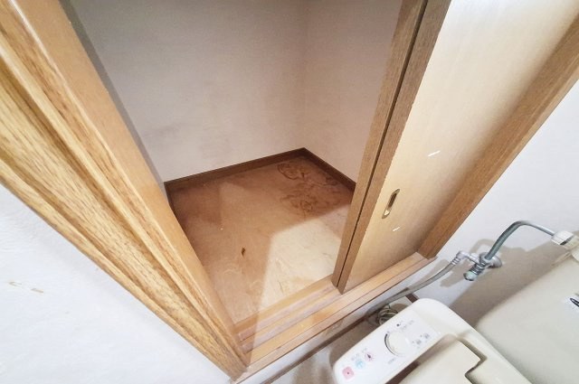 泉大津市下条町の収納|1Fトイレ：物入