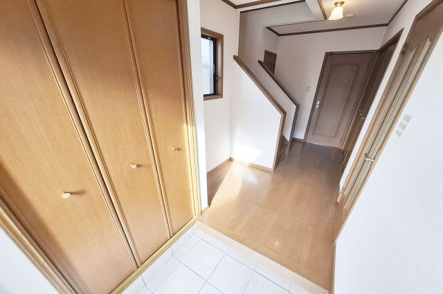 泉大津市下条町の内装|玄関ホール