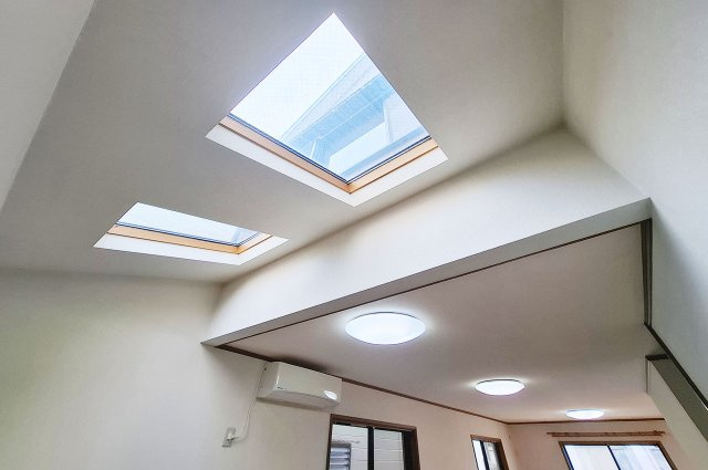 泉大津市下条町のダイニング|ダイニング天窓