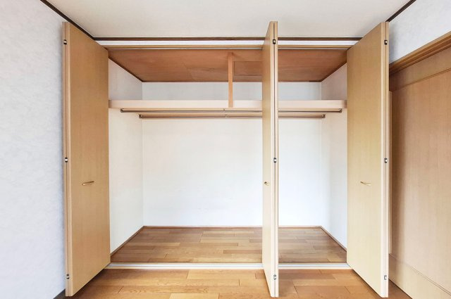 岸和田市南上町1丁目の収納|洋室2クローゼット