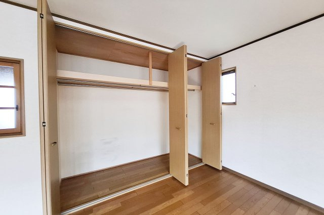 岸和田市南上町1丁目の収納|洋室3クローゼット