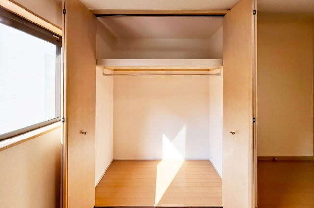 泉大津市板原町3丁目の収納|洋室1：クローゼット