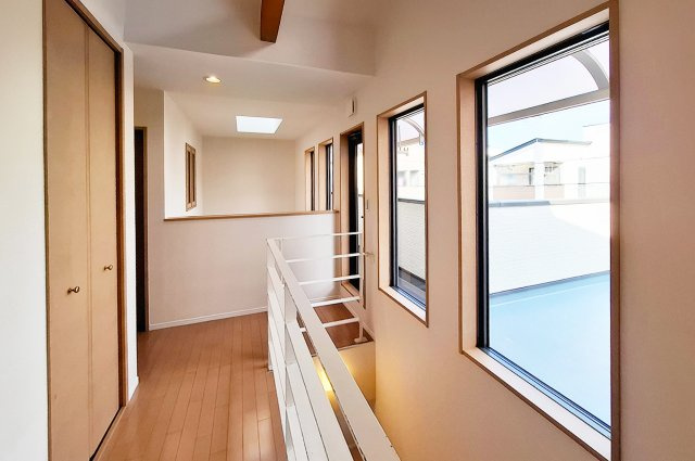 泉大津市板原町3丁目の収納|2Fホール：日用品やお掃除道具などの収納に便利な物入付き。