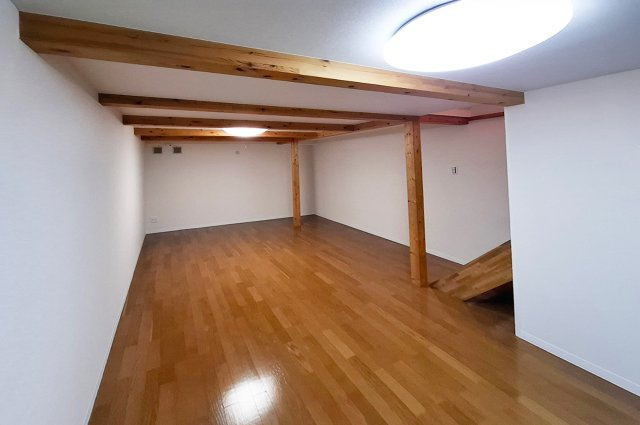 泉大津市板原町3丁目の収納|地下納戸：約14帖あり、季節家電や普段使わない物などたっぷり収納可能。