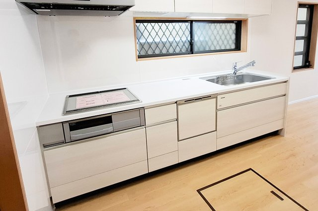 泉大津市板原町3丁目のキッチン|キッチン：食洗機・浄水器付きのシステムキッチンを新調。利便性の高いIHコンロです。