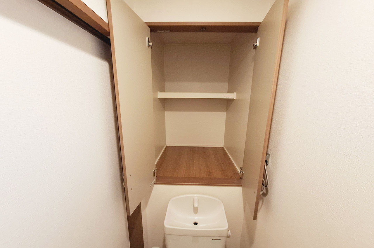 和泉市舞町の収納|1Fトイレ：上部物入